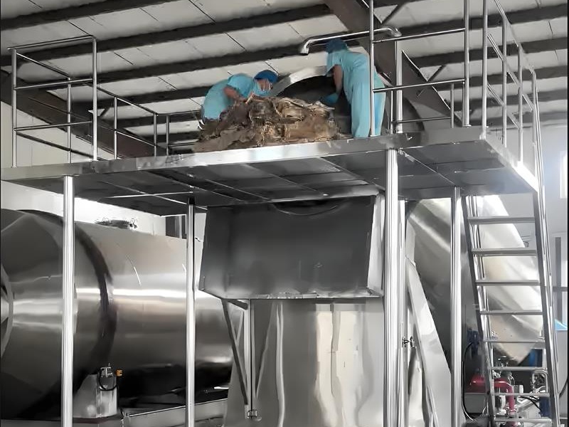 Một doanh nghiệp chế biến da động vật n&agrave;o đ&oacute; - Xưởng giặt